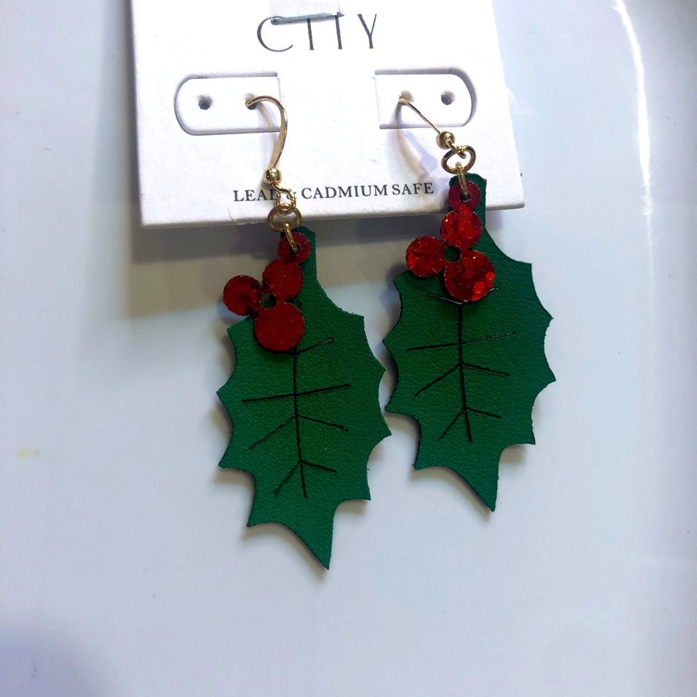 Green, red holly earrings NWT
